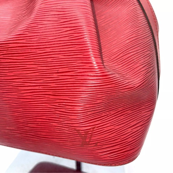 Authentic Louis Vuitton Noe Epi Red Bucket Tote Bag Draw String Close - Picture 3 of 16